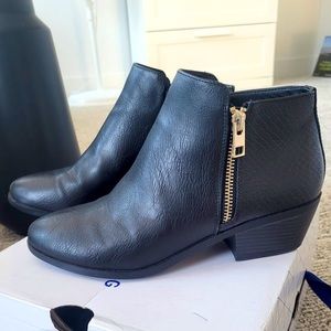 Size 8 Call It Spring Half Zip Boots